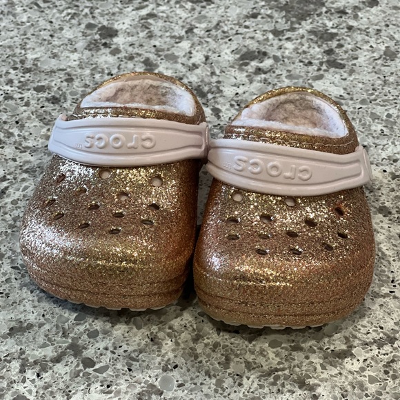 C5 Pink Glitter Fuzzy Crocs - Picture 1 of 7